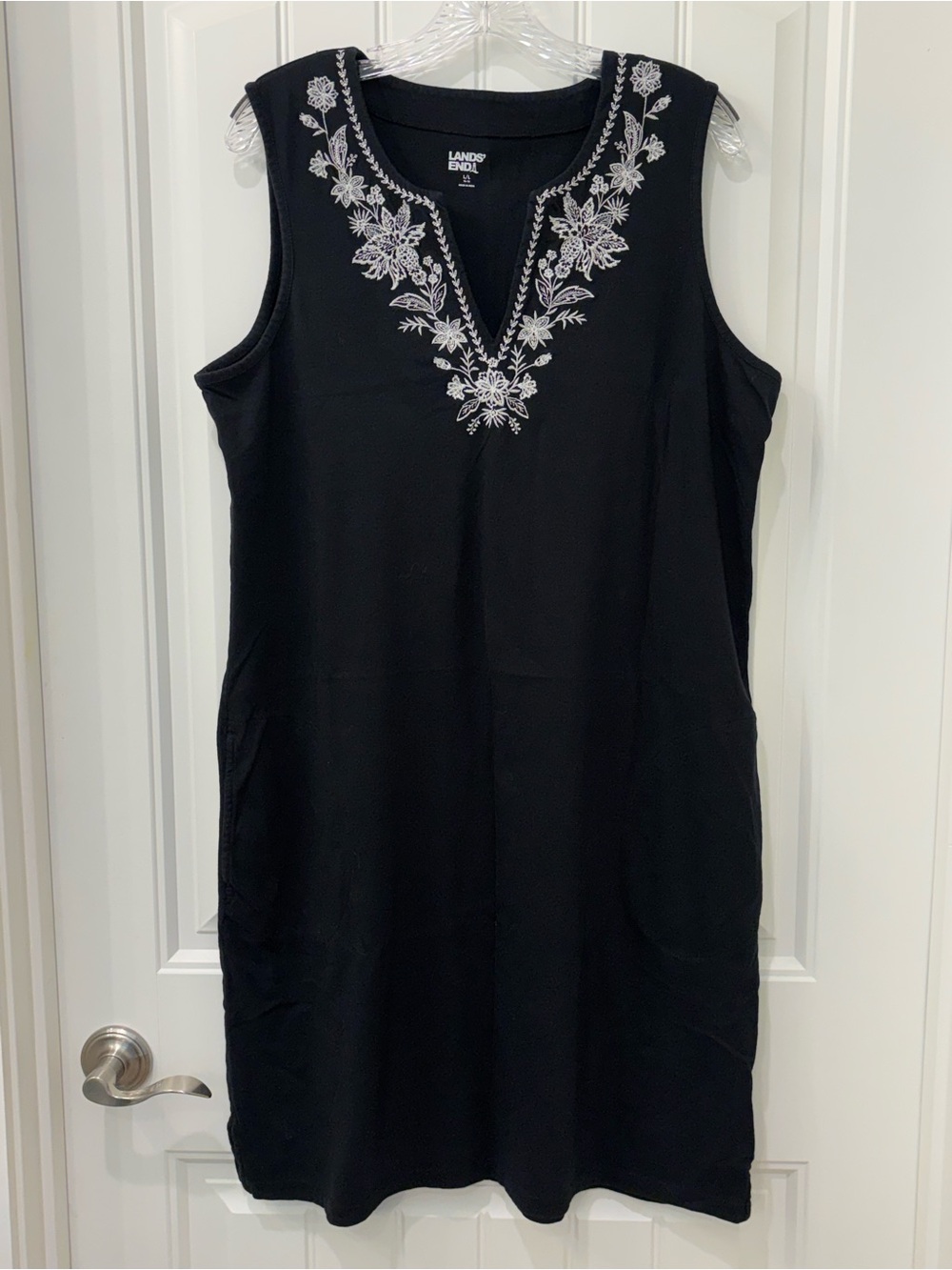 Lands’ End Women’s Black Embroidered Cotton Sleeveless Dress w/ Pockets Size L